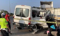 Mersin’de Öğrenci Minibüsü TIR’a Çarptı: 2 ölü, 10 yaralı