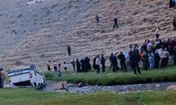 Van’da Kamyonet Uçuruma Yuvarlandı: Yaralılar Var