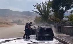 Park Halinde ki Araç Alev Alev Yandı