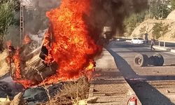 Malatya’da Yolcu Otobüsüne Çarpan Tır Dere Yatağına Yuvarlanıp Alev Aldı