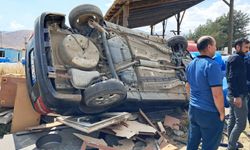 Muş’ta Otomobil Hurda Dükkanına Daldı: 2 Yaralı