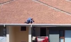 Fırtınalı Havada Çatıda Tehlikeli Çalışma Yürekleri Ağza Getirdi