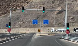 Van-Yüksekova Arasında Yeni Dönem: Tünelde Trafik Işıkları Devrede