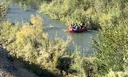 Elazığ'da Baraj Kapakları Açıldı, 4 Kişi Nehirde Mahsur Kaldı