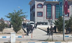 Barışmaya Giderken Öldürülen Anne Ve Oğulları Yan Yana Toprağa Verildi
