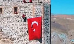 Van'ın Gürpınar İlçesindeki  Hoşap Kalesi’nde Bayrak Yeniden Dalgalandı