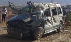 Hakkâri’de Viraj Faciası: Otomobil Devrildi, 1’i Ağır 4 Yaralı
