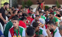 Vanspor ve Amedspor Taraftarları Derbi Öncesi Dostluk Sofrasında Buluştu