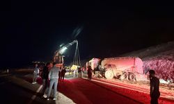 Iğdır-Doğubayazıt yolunda traktör ile kamyon çarpıştı: 3 yaralı
