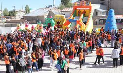 Özalp’te Çocuklar Sahneye Çıktı
