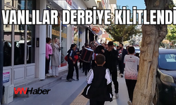 Van Sokaklarında Derbi Coşkusu: Taraftarlar Davul ve Sloganlarla Stadyuma Yürüyor!