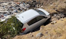 Elazığ’da Otomobil Şarampole Uçtu: 3 Yaralı