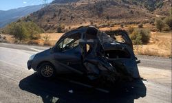 Tatvan’da Tır ile Kamyonet Çarpıştı: 2 Yaralı