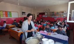 Van'da "Çorba Günü" etkinliği: Veliler pişiriyor, öğrenciler tadıyor