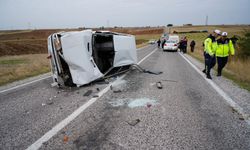 İki otomobil çarpıştı: 3 yaralı