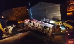 Yüksekova’da Odun Yüklü Kamyonet Devrildi: Sürücü Mucize Eseri Kurtuldu