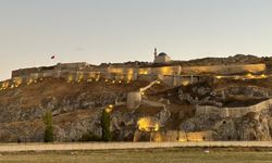 Van Kalesi Daha da Turistik Hale Getirilebilir