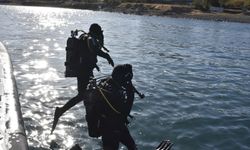 Kurbağa Adamlar Ve Deniz Polisi Van Gölü’nde Kaçakçılara Geçit Vermiyor