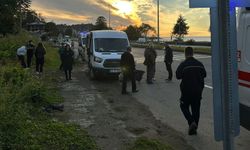 Okul servisi ile kamyonet çarpıştı