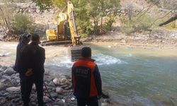 16 Yaşındaki Genç İçin Zamanla Yarış: Arama Ekipleri Dere Yatağını Temizliyor