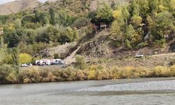 Elazığ’da Dehşet Anları: 4 Kişilik Aile Nehir Ortasında Birbirine Sarılarak Hayatta Kaldı