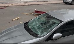 Patnos'ta Şiddetli Rüzgar Çatıları Uçurdu