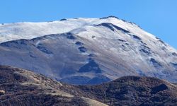 Tatvan’da Kar Sürprizi! Yüksek Kesimler Beyaza Büründü