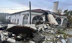 Fırtına Ankara Ayaş'ta Minareyi Yıktı: Cemaat Facianın Eşiğinden Döndü