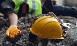 Bursa İnegöl'de İş Kazası: Devrilen İskelenin Altında Kalan İşçi Ağır Yaralandı