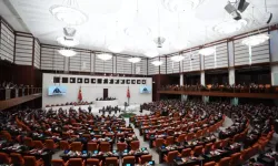 DEM Parti ve İYİ Parti, Meclis Açılışında Erdoğan’ı Ayakta Karşıladı
