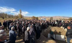 Van'daki Kazada Ölen Selma Karay da Toprağa Verildi!