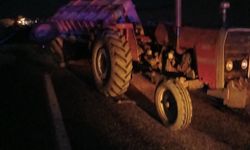 Otomobil traktöre çarptı: 1 ölü, 4 yaralı