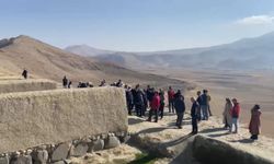 Urartu Mirasına Kültür Yolculuğu: Van Gölü Aktivistleri Binlerce Yıllık İzleri Keşfetti