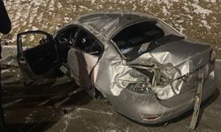 Van-Hakkari Karayolunda Otomobil Takla Attı: 2 Yaralı