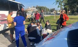 Midibüs ile Otomobil Çarpıştı: 4 Yaralı