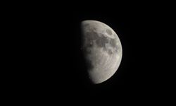 Ahlat'ta yarım ay manzarası hayran bıraktı