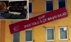 Van İpekyolu'nda CHP Binasına Saldırı: Tabela Kırıldı, 'Provokasyon' Tepkisi