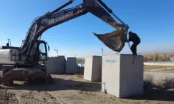 Erciş Belediyesi’nden Yukarı Kozluca’ya Altyapı Ve Ulaşım Güvenliği Takviyesi