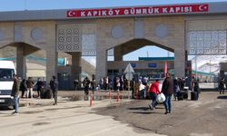 Van Kapıköy Sınır Kapısı’nda Kuyruklar Uzadı, Turist ve İş İnsanları Mağdur