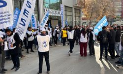 Van’da Miting Öncesi Rojin Kabaiş Sloganları Atıldı!