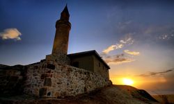 Vanlılar Tepkili! Ezana Telif mi Olur?