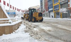 Başkale’de Araçlar Kara Gömüldü: 11 Yerleşim Yeri Ulaşıma Kapandı