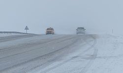 Van’da Kar Hayatı Felç Etti: 102 Yerleşim Yerinin Yolu Kapandı