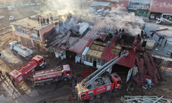 Tatvan’da kereste dükkanında yangın