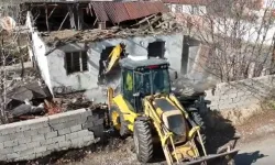 Van Erciş’te Tehlike Yaratan Metruk Binalar Yıkılıyor