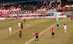 Vanspor FK, Hatayspor karşısında ilk yarıyı 2-0 önde tamamladı