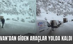 Hakkari'de Kar Ve Tipi Araçlara Geçit Vermedi