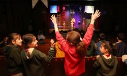 Van’da İlkokul Öğrencileri Akrobasi ve Sahne Sanatları Gösterileriyle Coşuyor