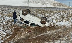 Van-Bahçesaray Karayolunda Korkutan Kaza: Otomobil Takla Attı!