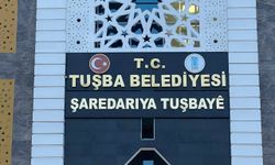 Tuşba Belediye Binasına Kürtçe Tabela Asıldı